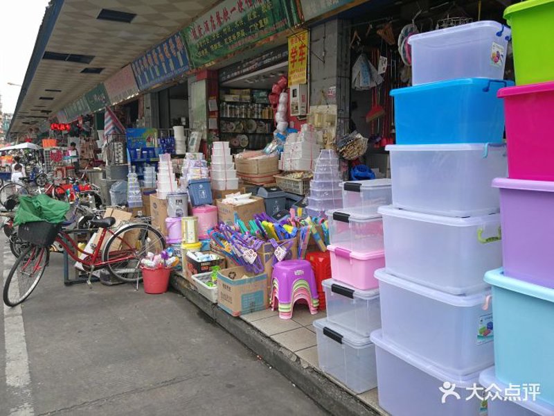 在福建省的晋江市，有一座服装鞋帽市场，这里不仅汇聚了各种时尚单品，还蕴含着一种独特的文化密码。今天我们就来揭开这座城市的神秘面纱——它与十二生肖中的哪一属相有着不解之缘？